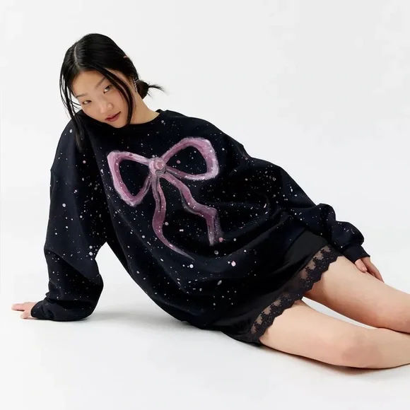 NWT Urban Renewal Remade Bow Painted Sweatshirt in Black, size L PTP 25” - Picture 3 of 14